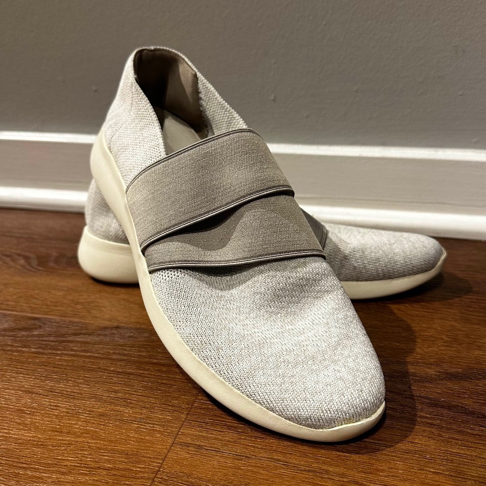 Vince Aston Jogger Sneakers Slip On Wide Elastic White/Gray Breathable 8 EU 38